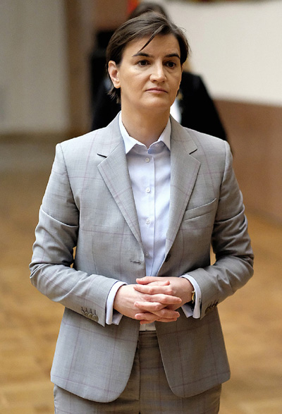 Јелена Пономарјева: Срби дубе на глави, представник ЛГБТ као шеф владе има за циљ да поткопа темеље друштва